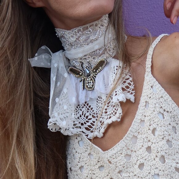 Designer Upcycled Concept Avangard Vintage Lace Jabot Large Bee Patchwork - Picture 9 of 17